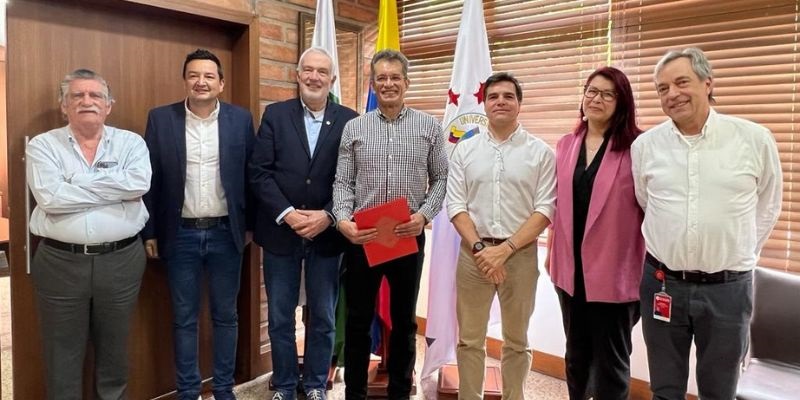 La Universidad de Medellín y Analdex (Asociación Nacional de Comercio Exterior) firmaron un convenio para desarrollar proyectos conjuntos.
