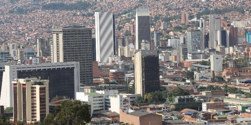 Encuesta de delincuencia y victimización en estudiantes de Medellín y Bogotá.