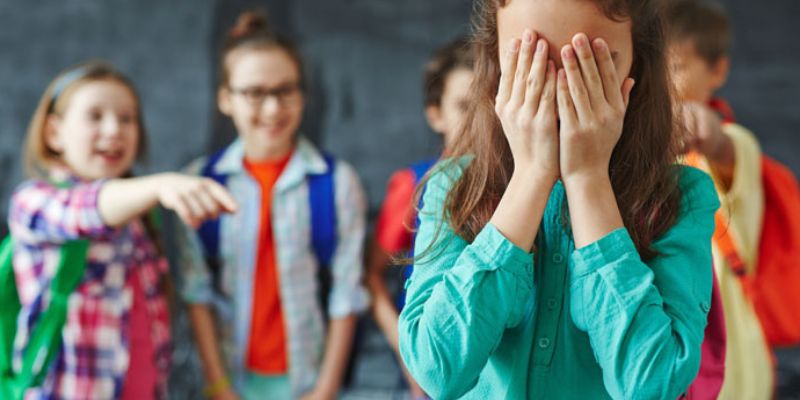Estudiantes de Psicología de la UdeMedellín visitan colegios para evitar casos de bullying.