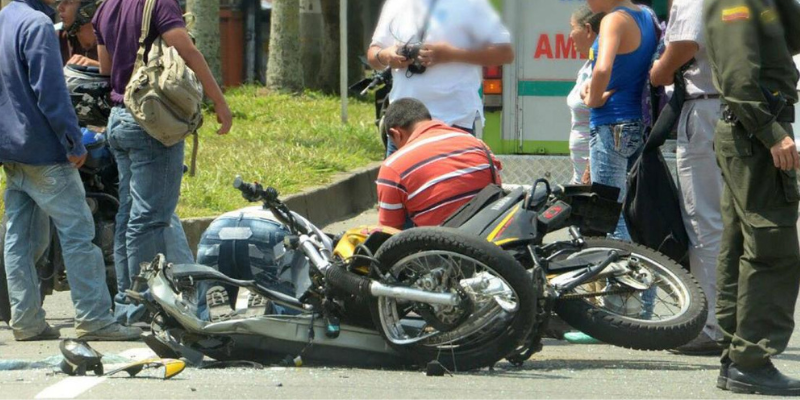 Mario Santiago Hernández, docente de la Facultad de Ingenierías de la Universidad de Medellín, analiza la accidentalidad en motos.