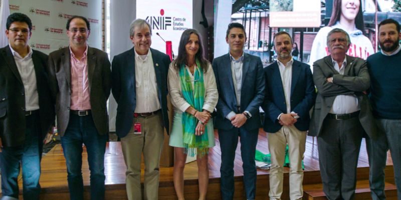 Anif realizó foro en la Universidad de Medellín sobre el Plan Nacional de Desarrollo.