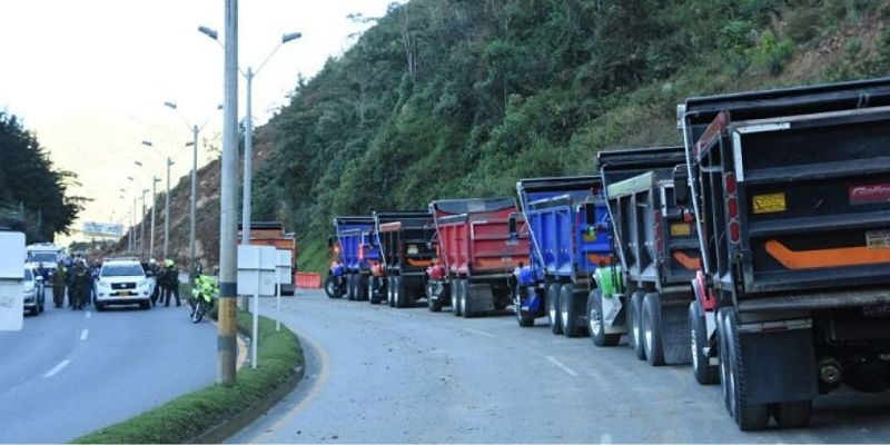 Autopista Medellín - Bogotá.