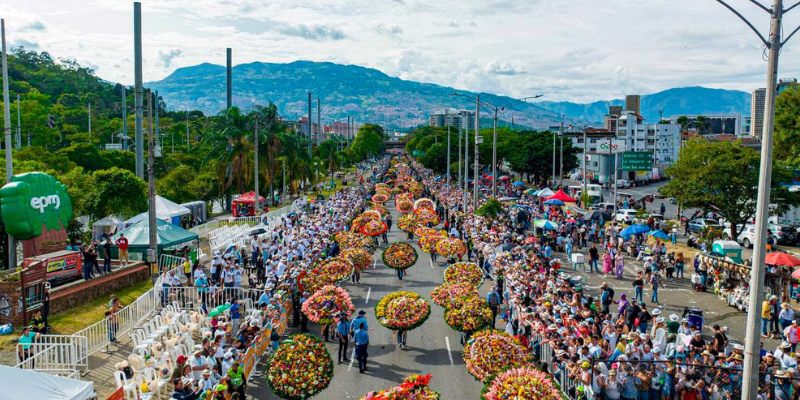 La Feria de las Flores debe seguir apuntando más a los eventos de libre acceso del público y que exalte la cultura e historia de la ciudad y de Antioquia. Así lo analizaron docentes investigadores de la Universidad de Medellín, con respecto a la máxima fiesta paisa que comenzará los próximos días.